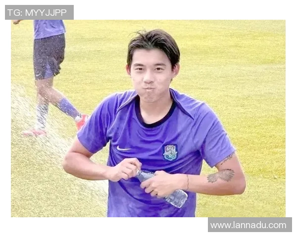 足球明星背后的真实生活揭秘与日常点滴分享