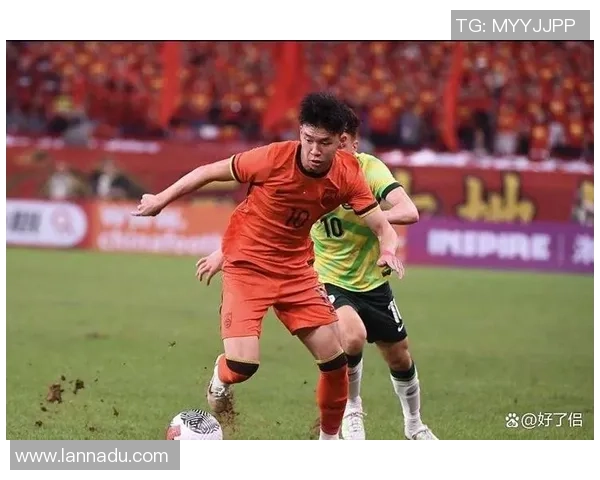 国足逆袭足球明星展现实力与决心的精彩对决